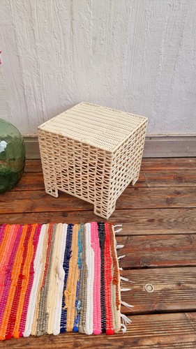 Table basse plastique - en,