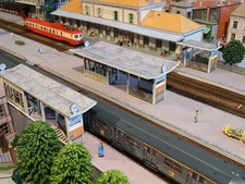 2 abris de quai en béton + 2 entrées de passage souterrain Régions et Compagnies