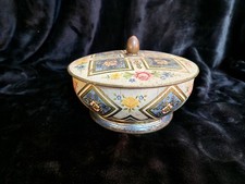 Ancienne boîte à biscuits belge , métal lithographié, motifs floraux vintage.