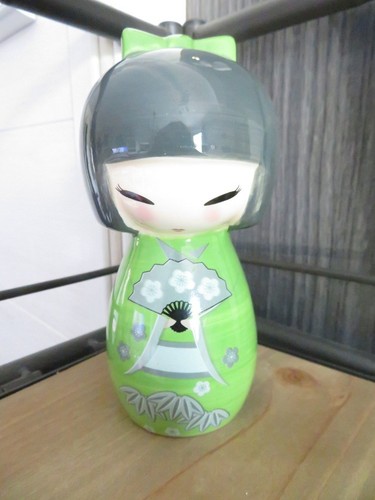 Tirelire kokeshi gris vert - tirelire,