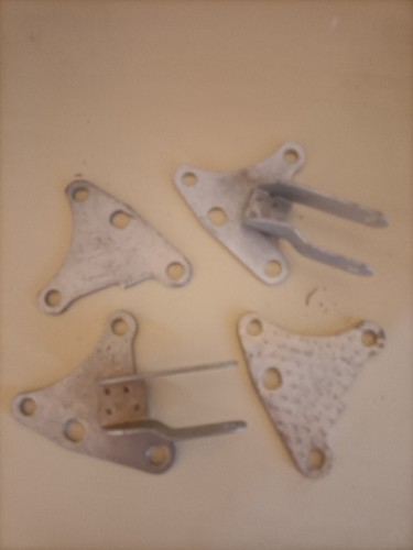 Lot goussets moteur neuf - lot,