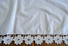 Embroidery - 80 cm embroidered Richelieu piece with flower decorations, width 34 cm