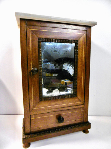 Petite armoire glace - À, de