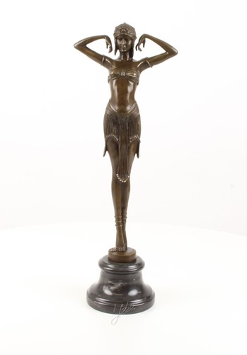 Sculpture une danseuse de - d'une,