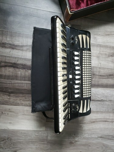 Excelsior accordian model 720 - accordian,