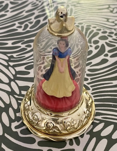 Figurine blanche neige - neige, sous
