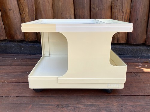 Bureau sur roulettes orange
