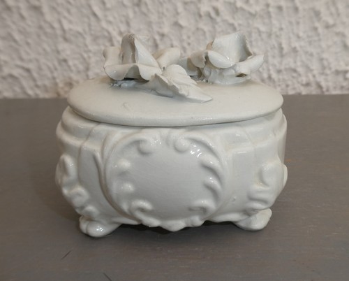 Bonbonniere porcelaine - bonbonniere, en