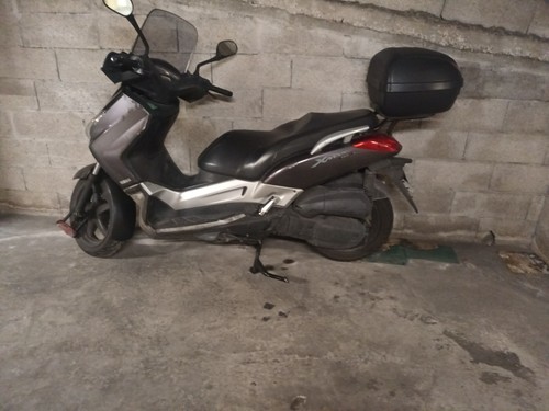 Part vends scooter - part.,