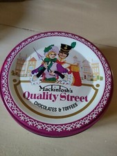 BOITE MÉTALLIQUE  QUALITY STREET VINTAGE EN BON ETAT