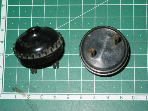 Vintage 1950s bakelite - 2,