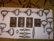 Lot de 10 Poignées anciennes de commode et armoire En Bronze Doré + 4 serrures.