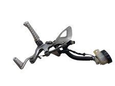 TRIUMPH SPEED TRIPLE 1050 2008 2010 FRONT RIGHT FOOTBOARD WITH PUMP AND PEDAL