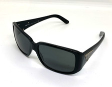 lunettes de soleil PRADA d'occasion plaque triangle logo plaque SPR16L noir...