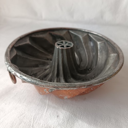 Ancien moule kouglof en - moule, a
