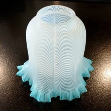 tulipe bleu pour  lampe à pétrole Baccarat Clichy,tulip for baccarat oil lamp