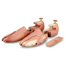 embauchoirs en bois de cèdre
