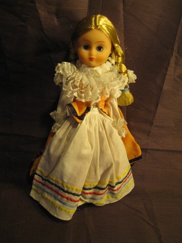 Poupée costume traditionnelle - poupée,