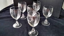 6 Verres à vin vintage  pied balustre et décor gravé