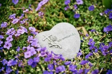 Décoration funéraire pierre tombale cœur, tu nous manques fonte de pierre...