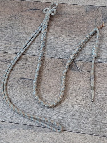 Une fourragère militaire