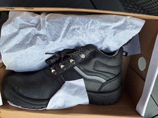 Chaussures de sécurité basses neuves pointure 43