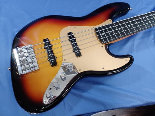 Guitare basse électrique