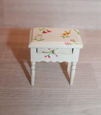 Miniature Dollhouse Furniture White Floral Painted Table Nightstand w/ Flowers