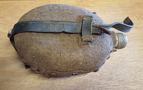 Ancienne gourde militaire