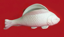 ancien vase poisson koi en porcelaine biscuit estampillée