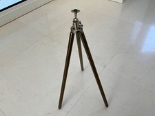 Grand Trépied ancien en