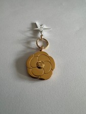 CHANEL BRELOQUE CHARM CAMELIA ETOILE NOEL 2025