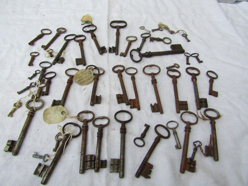 Lot antique iron keys - of,