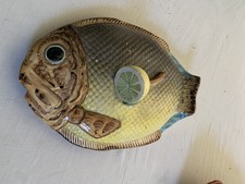 Original Plat Avec Couvercle Decor De Poisson En Barbotine 