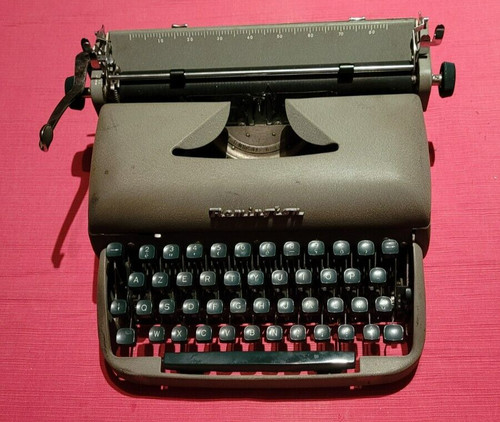 Ancienne machine ecrire - a,