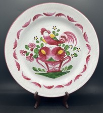 Grande assiette en faïence de l’Est – décor au coq et fleurs