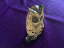 Hibou sculpté  sur corne de