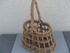 ANCIEN PANIER à BOUTEILLES  en OSIER  2 Cases -Très costaud et en très bon état.