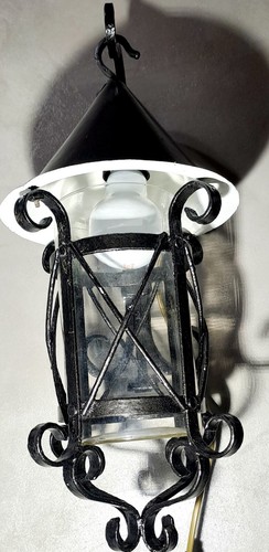 Lanterne fer restaurée - -,