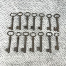 Lot de 14 Anciennes Clés