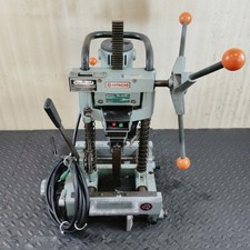 Mortaiseuse à trous profonds