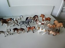 LOT DE 14  FIGURINES CHEVAUX SCHLEICH  ( LOT 1 )