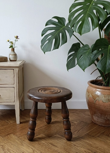 Tabouret tripode brutaliste - , en