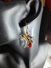 boucles d'oreille dormeuses poissons en verre de murano et en argent plaquées or
