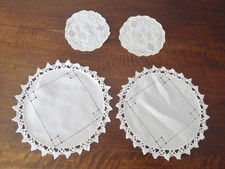 DEUX PAIRES DE PETITS