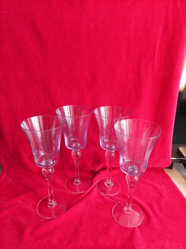 Grands verres pied - à,
