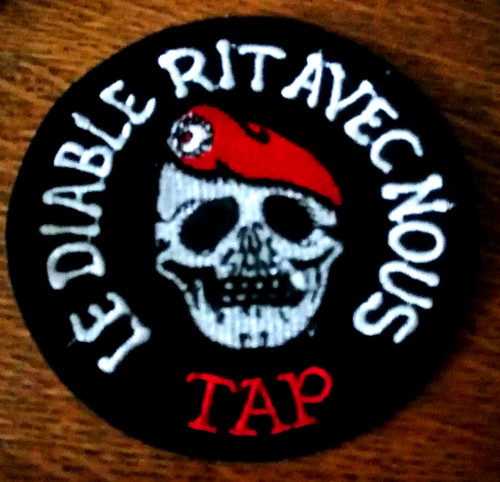 Diable rit avec nous tap - diable,