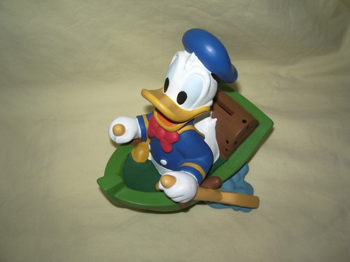 Tirelire donald en barque - ",