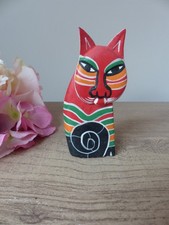 Figurine chat assis coloré en