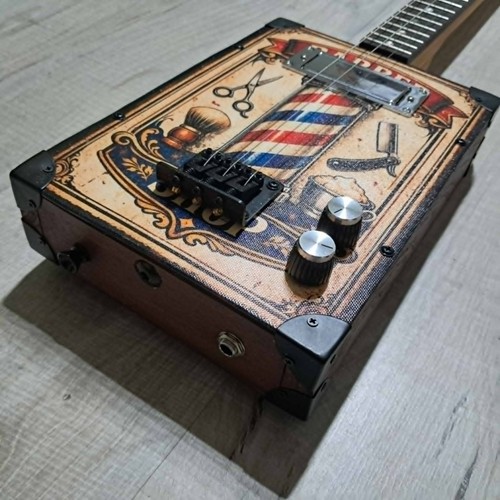 Cigar box guitar - c, g